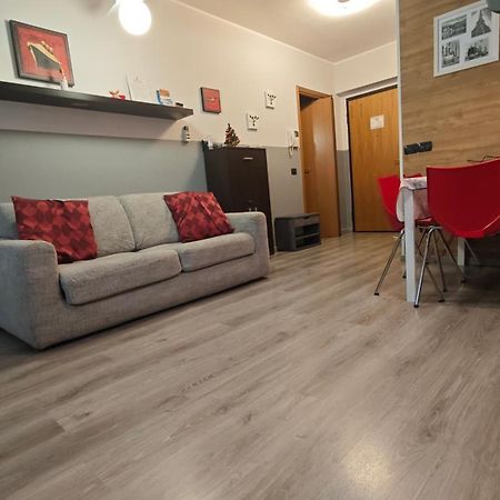 Appartamento Aleph With Private Parking, Next Train Station Комо Екстериор снимка