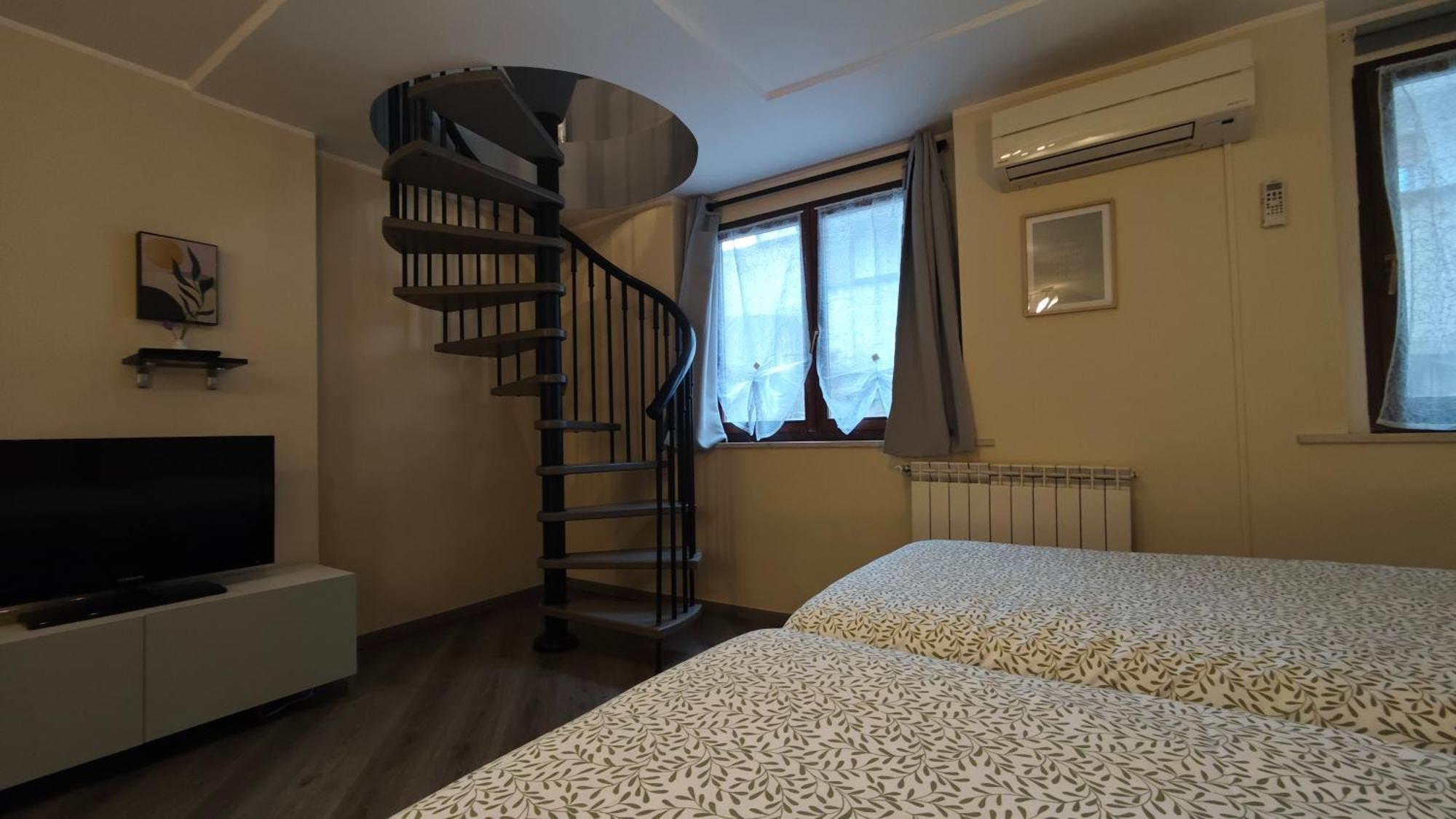 Appartamento Aleph With Private Parking, Next Train Station Комо Екстериор снимка