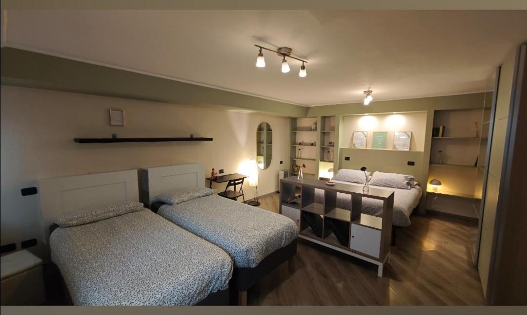 Appartamento Aleph With Private Parking, Next Train Station Комо Екстериор снимка