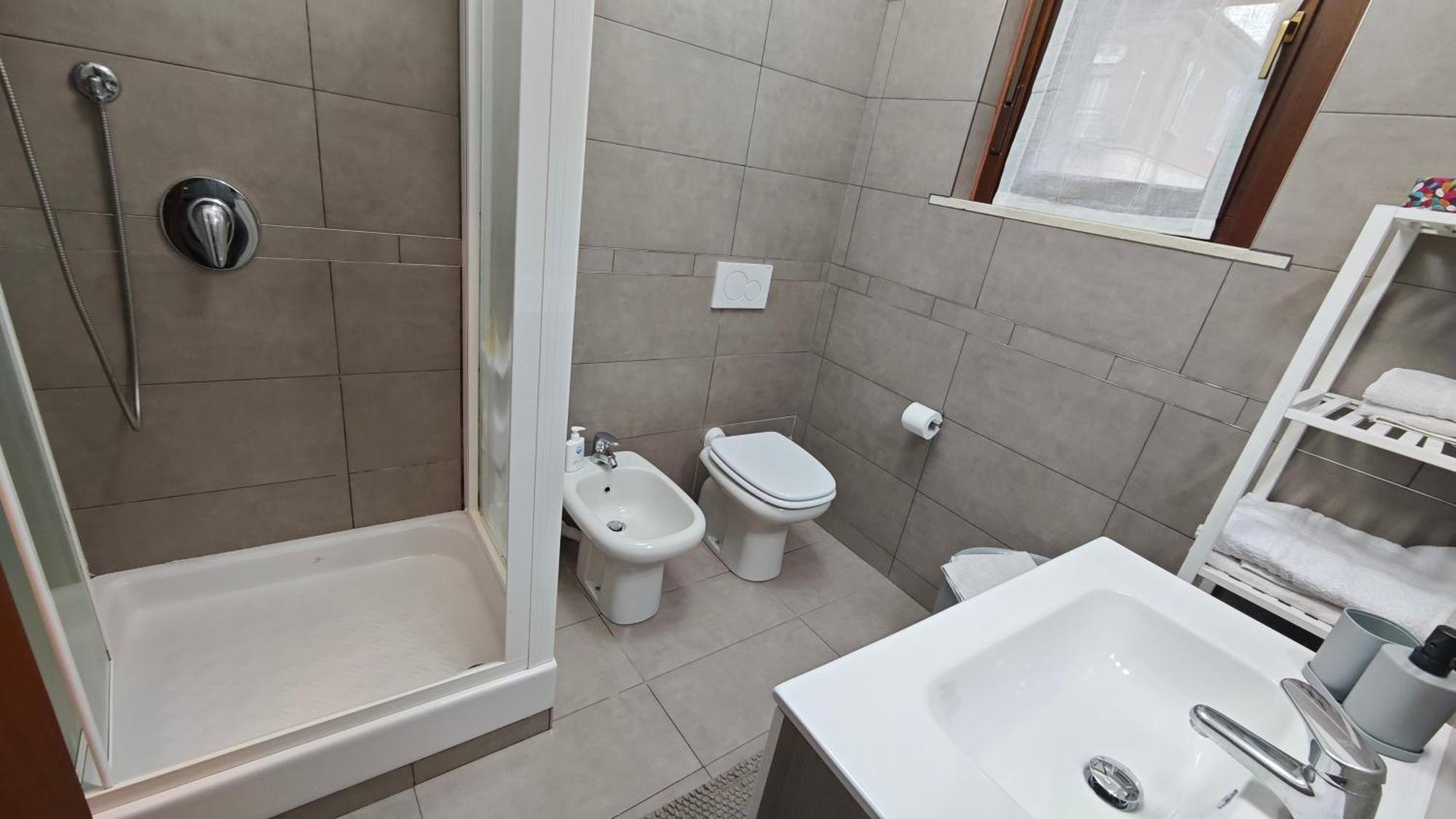 Appartamento Aleph With Private Parking, Next Train Station Комо Екстериор снимка