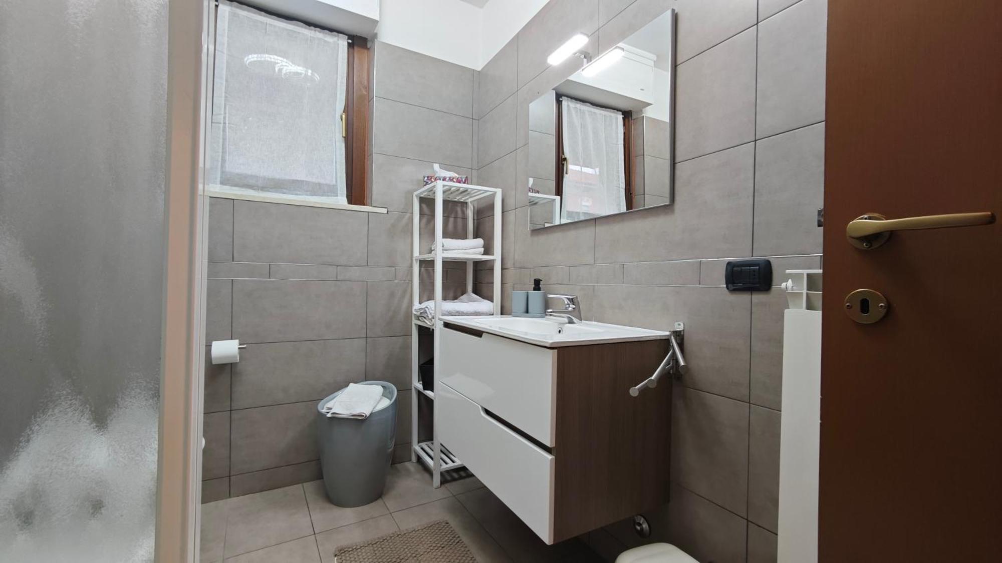 Appartamento Aleph With Private Parking, Next Train Station Комо Екстериор снимка